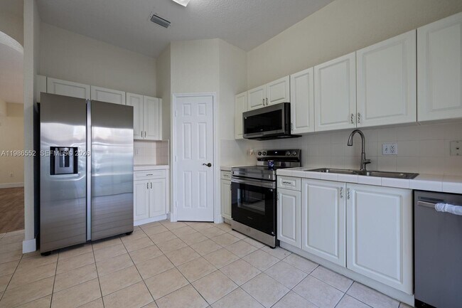 Building Photo - 1947 SE 24th Terrace