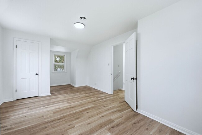 Building Photo - Freshly Updated 3BR Home with Garage & Carport