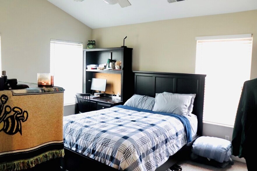 Master bedroom - 4129 Ballard Ave