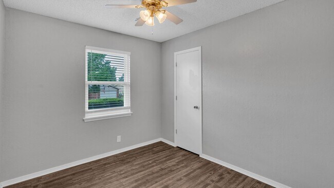 Building Photo - 2921 W 63rd St S