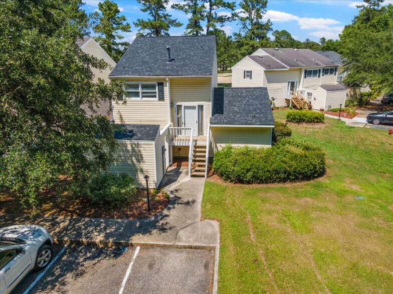 Building Photo - 488 Greenview Dr