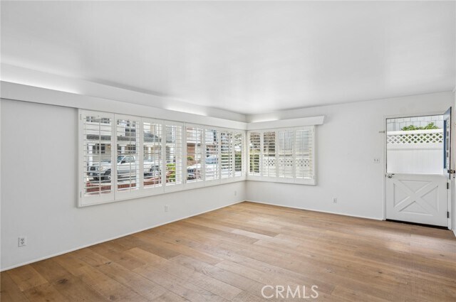 Building Photo - 121 Onyx Ave