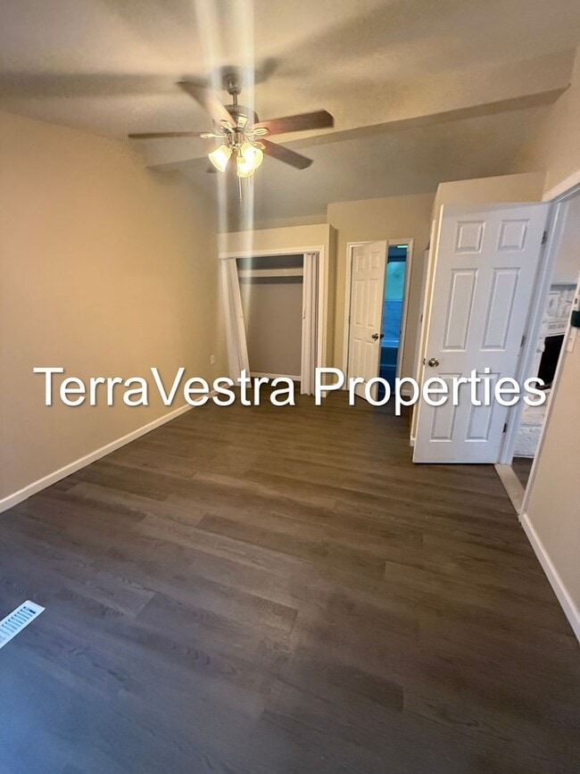Building Photo - Single Family in Williamstown. Eligible fo...