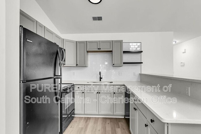 Building Photo - 9870 Levenshall Dr