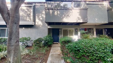 Building Photo - Lovely 3 Bedroom 1 Bathroom Condo in Woodb...