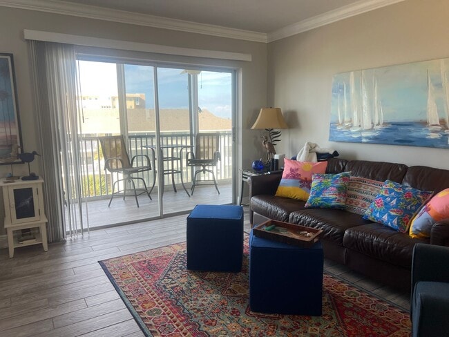 Building Photo - NEW PRICE! 2BD/2BA with Detached Carport on Venice Island!