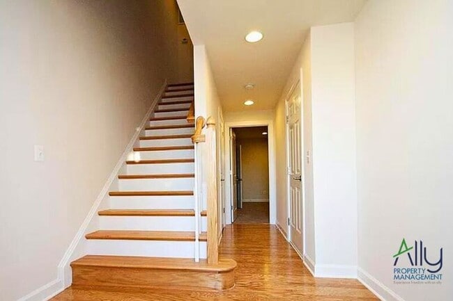 Building Photo - 1610 Kempton Pl