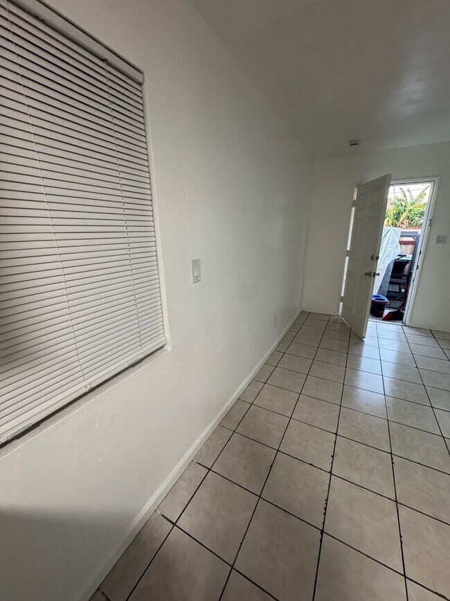 Building Photo - S 33rd