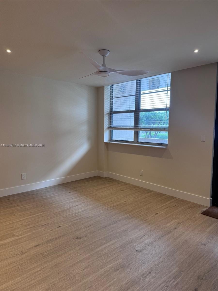 Building Photo - 90 Edgewater Dr