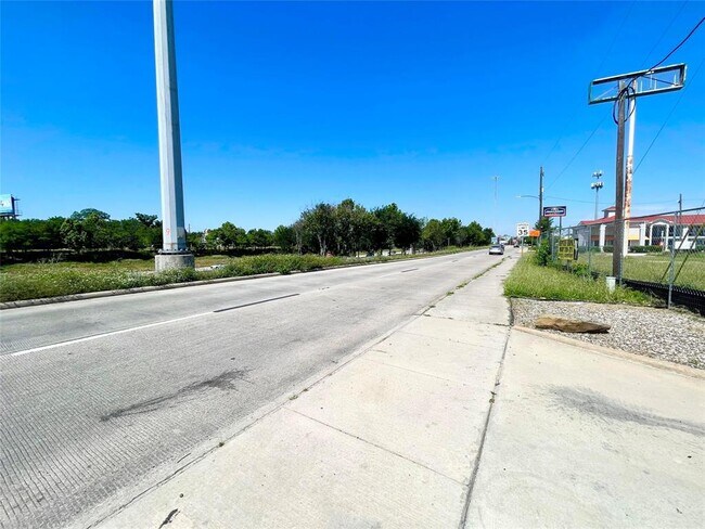 Building Photo - 4516 Katy Fwy