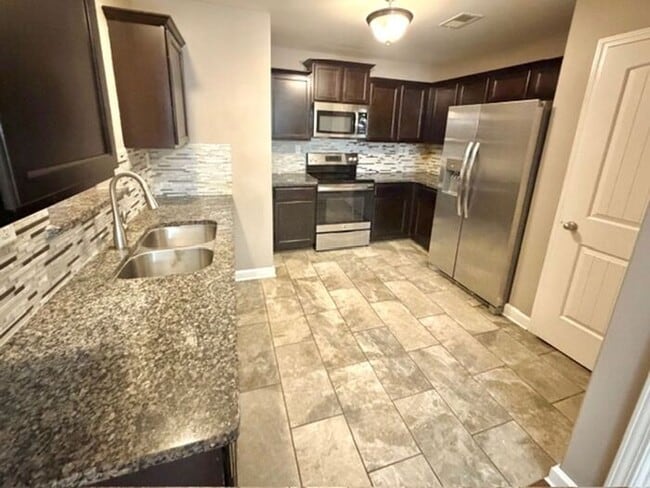 Building Photo - Now Leasing a 4 Bedroom 2 Bath Home in Olive Branch