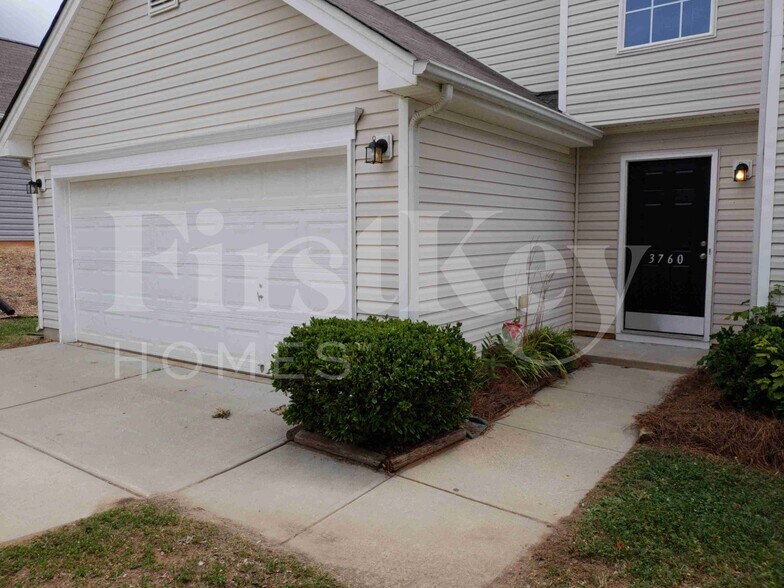 Building Photo - 3760 Thornaby Cir