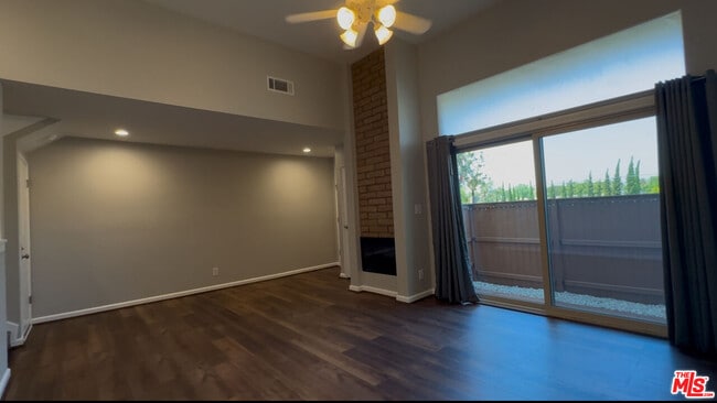 Building Photo - 11260 Overland Ave