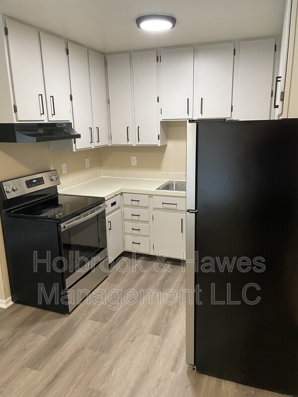 Building Photo - 1209 W Plum St