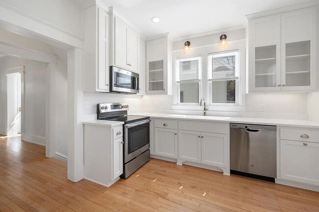 Building Photo - Charming Cape Cod Single Family