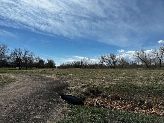 Building Photo - "Charming Home in the Cottonwood Community!"