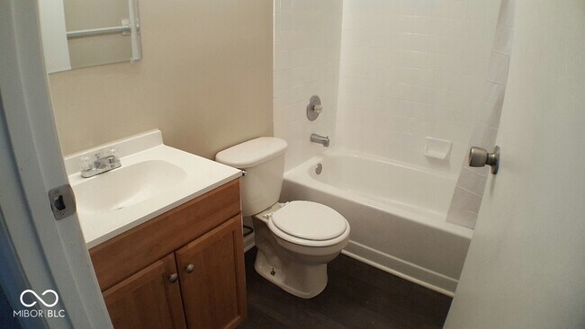 Building Photo - 3565 Valley Lake Dr