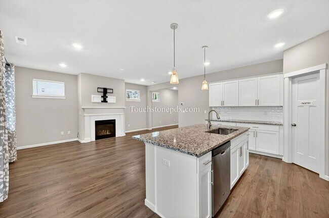 Building Photo - 11333 SE Courteous Ct