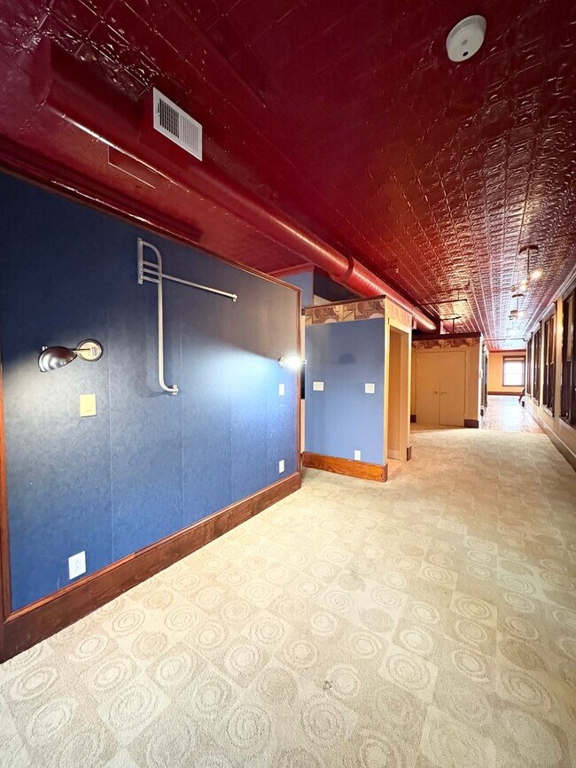 Building Photo - 318 N Main St