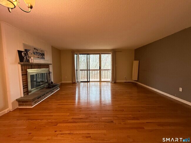 Building Photo - 32 Upper Pattagansett Rd