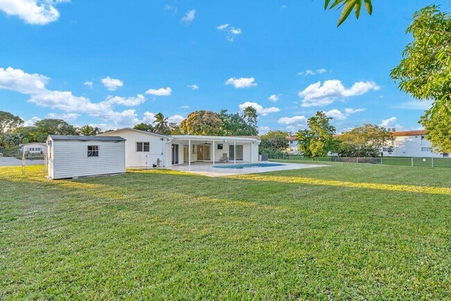 Building Photo - 290 NW 65th Ave