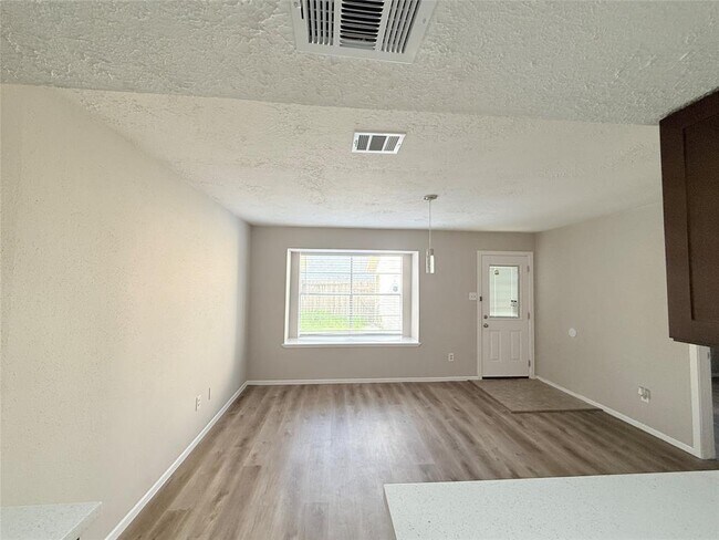 Building Photo - 6624 Westwick Dr