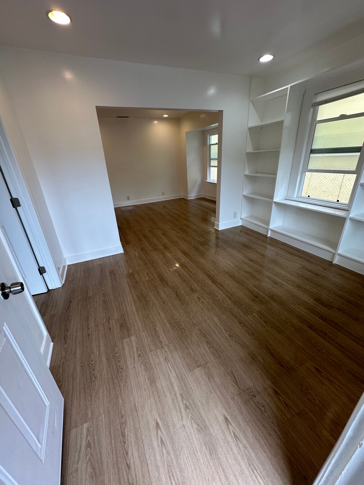 Building Photo - 552 Brooks Ave