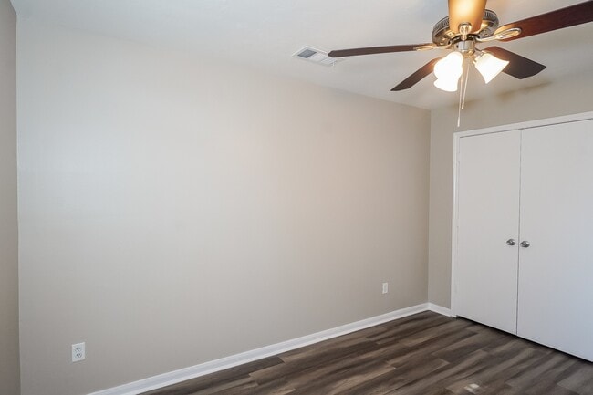 Building Photo - 6723 River Rd