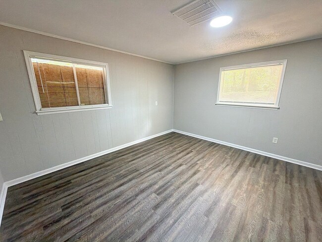 Building Photo - 3587 Hallbrook St