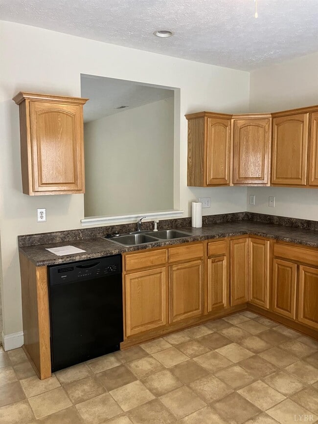 Building Photo - 1600 Wards Ferry Rd