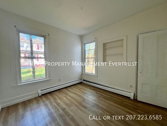 Building Photo - 246 Cumberland St