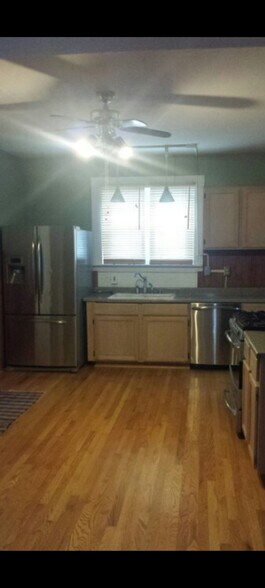 Building Photo - 1402 S State St