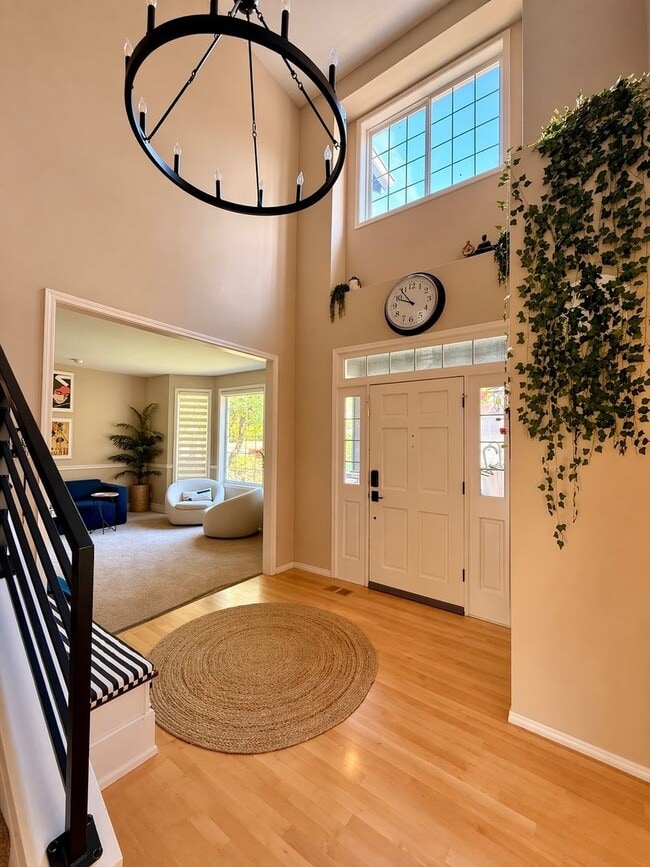 Building Photo - Beautifully Renovated 5 Bed + Bonus Room Home in Forest Heights with a Wrap-Around Porch, Designe...