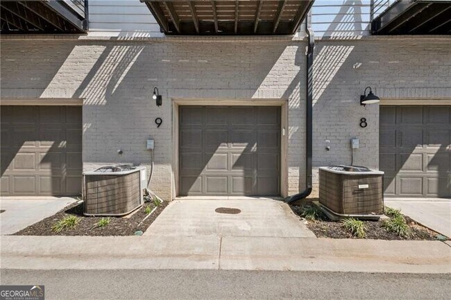 Building Photo - 1350 May Ave SE