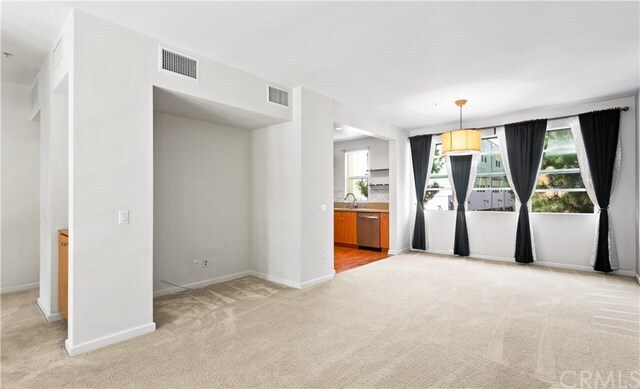 Building Photo - 359 E Memory Ln