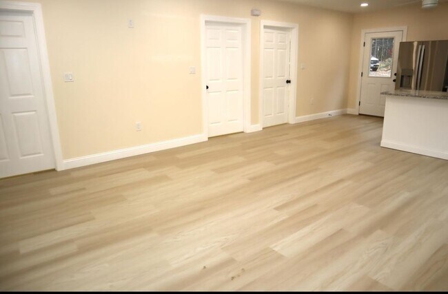 Building Photo - 615 White School House Rd