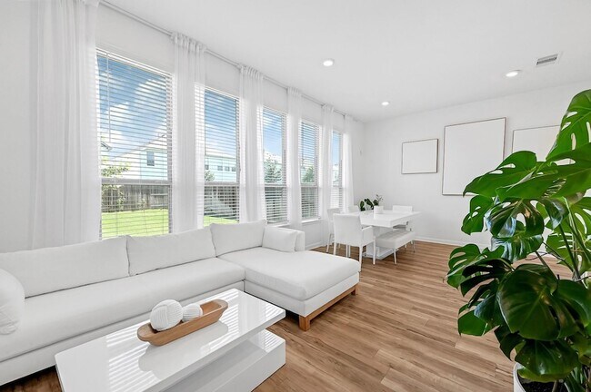Building Photo - 4027 Balboa Dr
