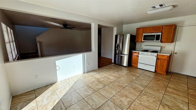 Building Photo - 5819 W Harrow Dr