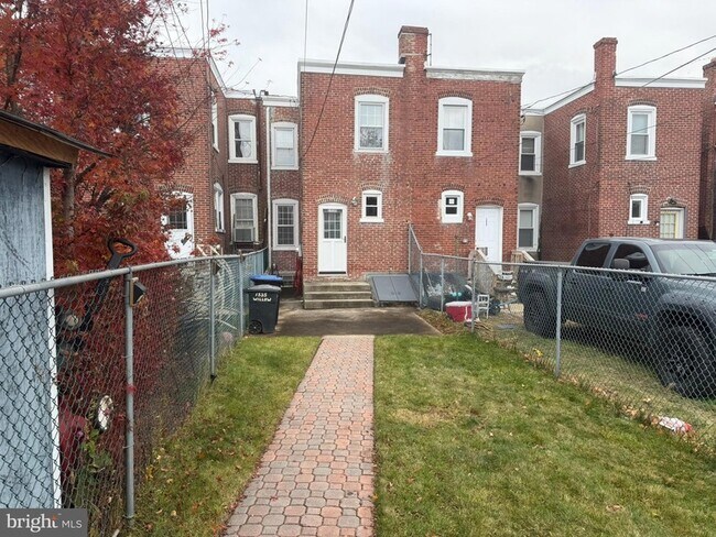 Building Photo - 1535 Willow St