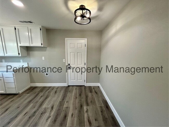Building Photo - Charming 3 Bed/2 Bath Remodeled Home in Sh...