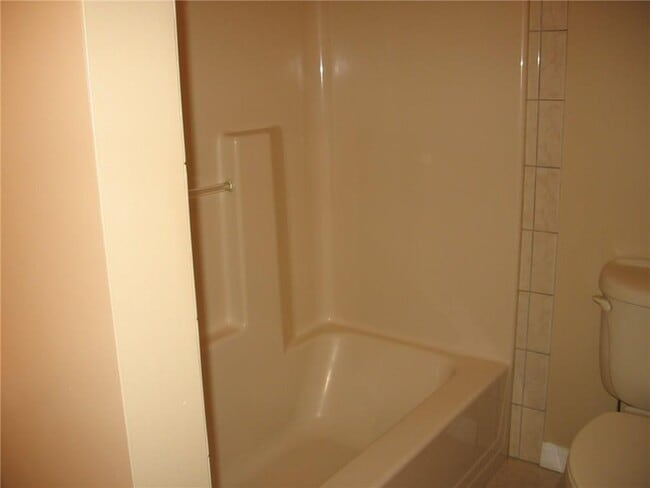 Building Photo - 6 Hide-A-Way