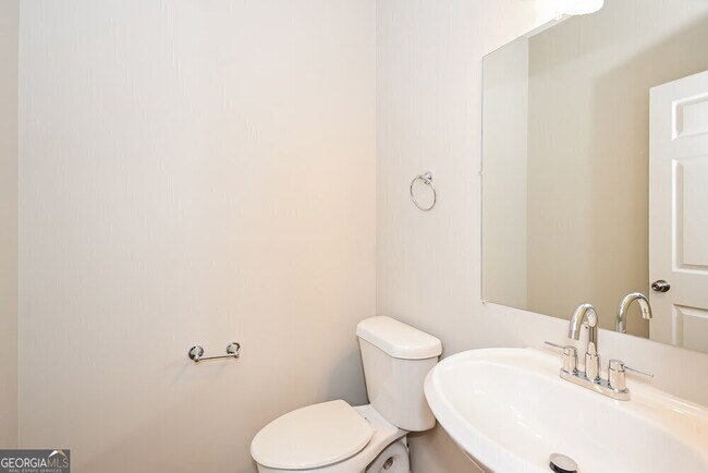 Building Photo - 222 Winterbury Dr