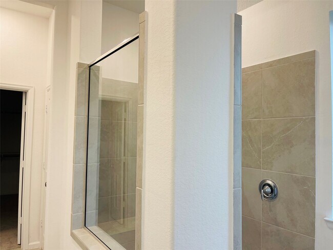 Building Photo - 3708 Rock Ledge Dr