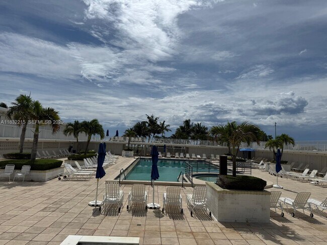 Building Photo - 4747 Collins Ave