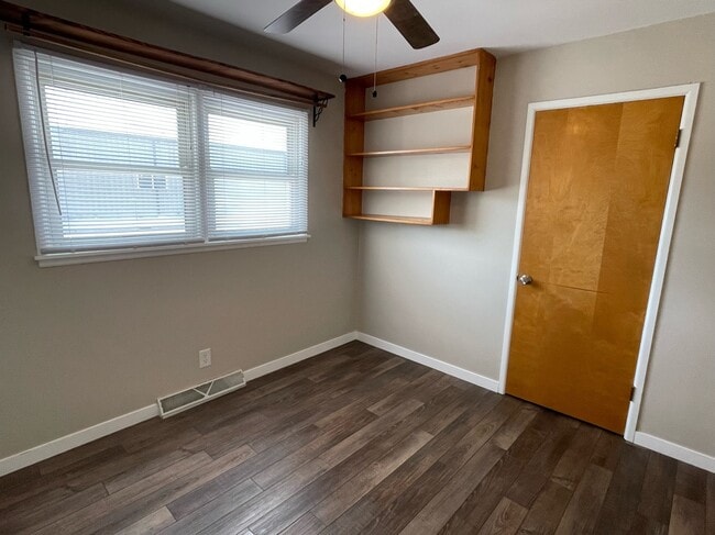 Building Photo - 1044 Park Ave
