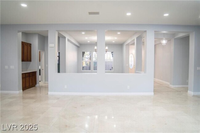 Building Photo - 5527 Breecher Ave