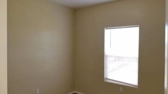 Building Photo - OPEN FLOOR PLAN ON HOME ONLY 1 YEAR OLD