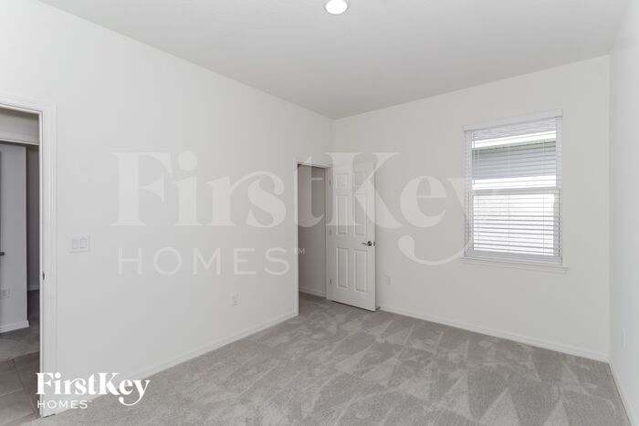 Building Photo - 560 Crown Rose Dr