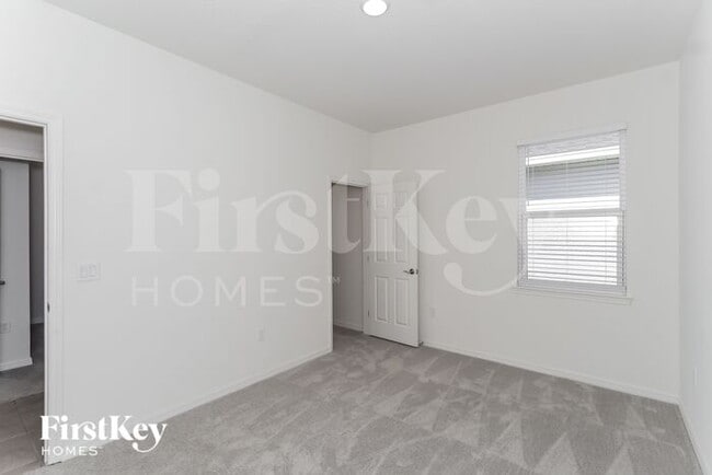 Building Photo - 560 Crown Rose Dr