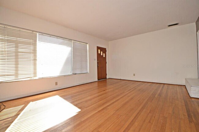 Building Photo - 1337 Cumbie St